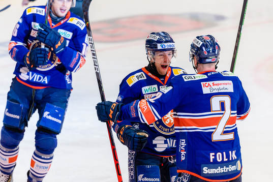 Växjös Robert Rosén och Christian Folin jublar