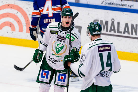 Färjestads Jacob Peterson och Victor Ejdsell jublar