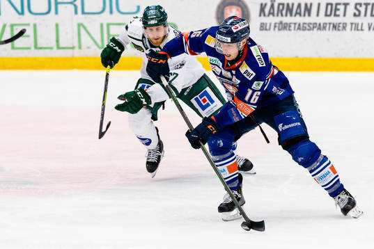 Växjös Brendan Gaunce jagas av Färjestads Pontus