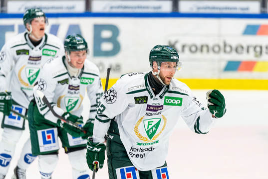 Färjestads Per Åslund jublar