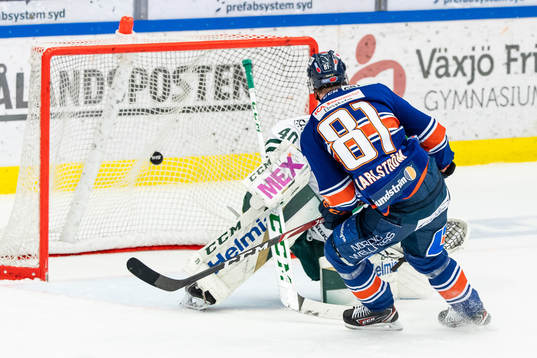 Växjös Fredrik Karlström gör 4-3 bakom Färjestads