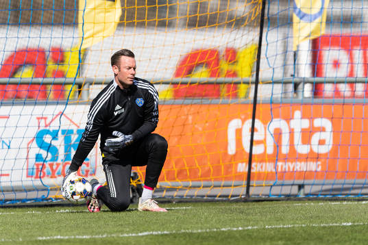 Falkenbergs målvakt Viktor Noring före fotbollsmatchen i