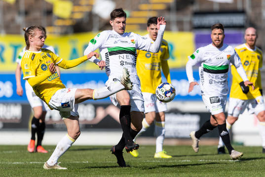 Falkenbergs Melker Nilsson och GAIS Adnan Maric