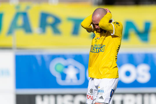 Falkenbergs Christoffer Carlsson deppar