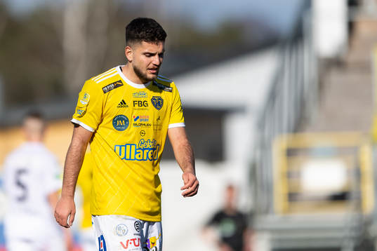 Falkenbergs Edi Sylisufaj deppar