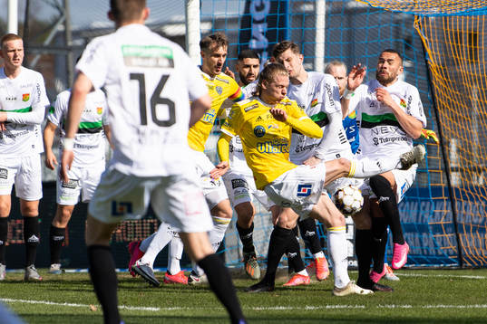 Falkenbergs Melker Nilsson med målchans