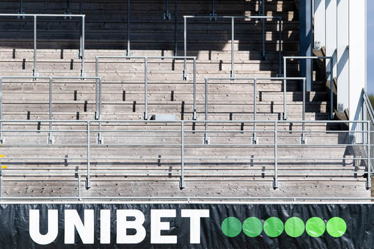 Tom läktare med Unibet banderoll