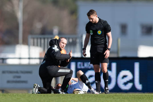 GAIS fystränare Conor McDonagh signalerar för byte av