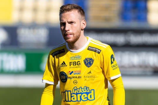 Falkenbergs Tobias Englund före fotbollsmatchen i