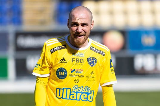 Falkenbergs Christoffer Carlsson före fotbollsmatchen i