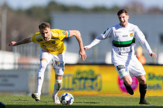 Falkenbergs Tobias Karlsson och GAIS Adnan Maric