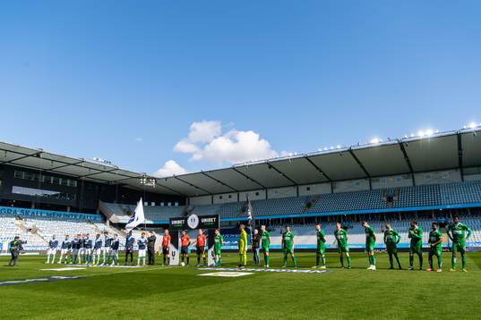 Malmö FFs och Hammarbys spelare vid line up