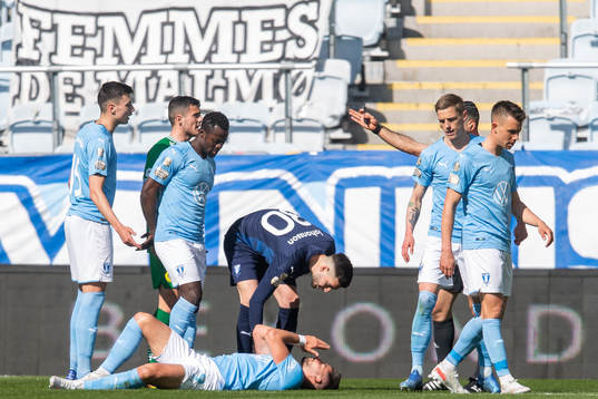 Malmö FFs Antonio Colak ses om av målvakt Marko Johansson
