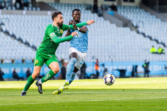 Hammarbys Abdul Khalili och Malmö FFs Bonke Innocent