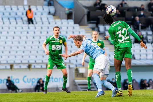 Malmö FFs Sören Rieks faller