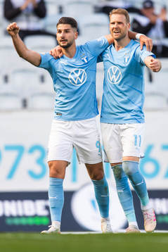 Malmö FFsAntonio Colak och Ola Toivonen jublar