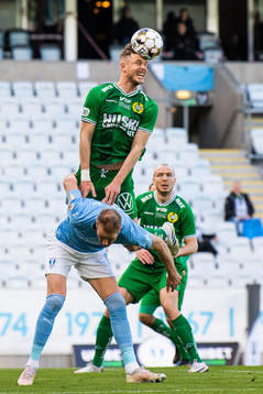 Hammarbys Richard Magyar och Malmö FFs Ola Toivonen i kamp
