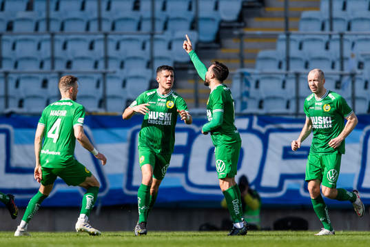 Hammarbys Jeppe Andersen jublar med Abdul Khalili som gjort