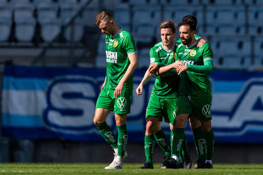 Hammarbys Abdul Khalili jublar med lagkamrater