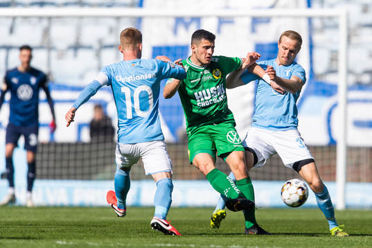 Malmö FFs Anders Christiansen och Franz Brorsson i kamp om