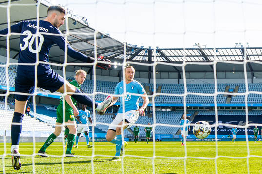 Hammarbys Gustav Ludwigson gör 1-0 bakom Malmö FFs