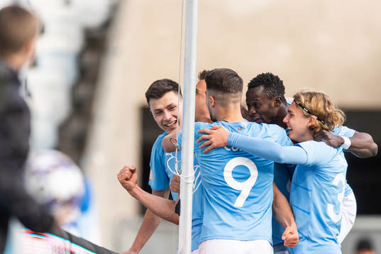 Malmö FFs Jonas Knudsen jublar med lagkamrater