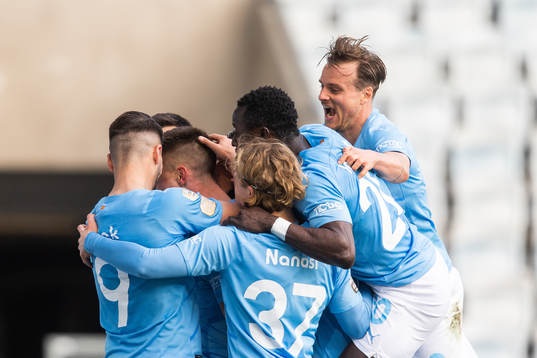 Malmö FFs Jonas Knudsen jublar med lagkamrater
