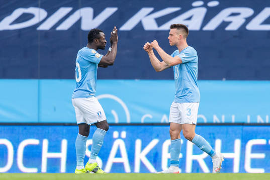 Malmö FFs Bonke Innocent och Jonas Knudsen jublar