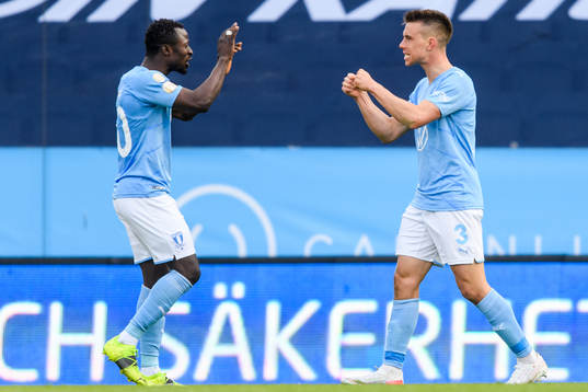 Malmö FFs Jonas Knudsen jublar med Bonke Innocent