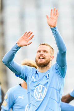 Malmö FFs Lasse Nielsen tackar publiken