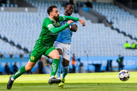 Hammarbys Abdul Khalili och Malmö FFs Bonke Innocent