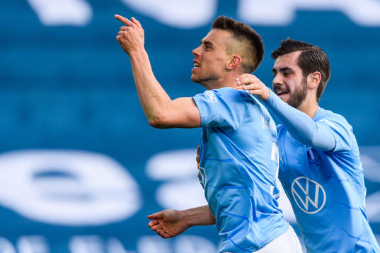 Malmö FFs Jonas Knudsen jublar med Adi Nalic