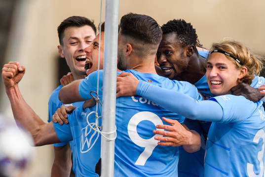Malmö FFs Jonas Knudsen jublar med lagkamraterna