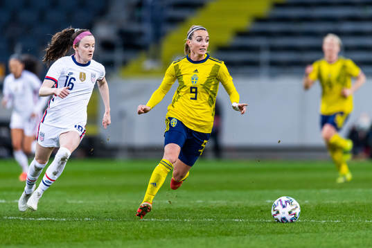 Rose Lavelle of USA and Kosovare Asllani of Sweden