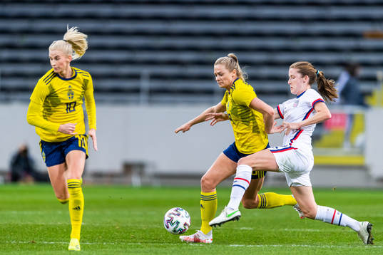 Fridolina Rolfö of Sweden and Tierna Davidson of USA