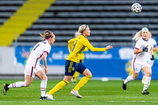 Becky Sauerbrunn of USA and Lina Hurtig of Sweden