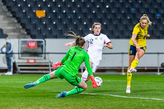 goalkeeper Alyssa Naeher and Tierna Davidson of USA against
