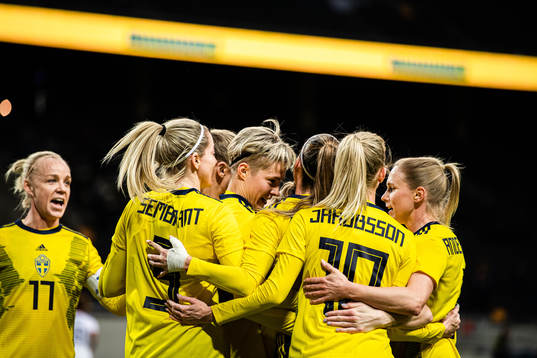 Lina Hurtig of Sweden celebrate with teammates