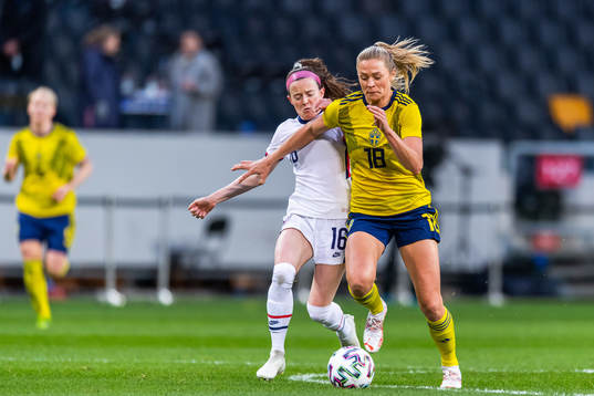 Rose Lavelle of USA and Fridolina Rolfö of Sweden compete