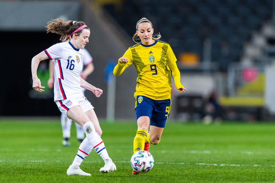 Rose Lavelle of USA and Kosovare Asllani of Sweden