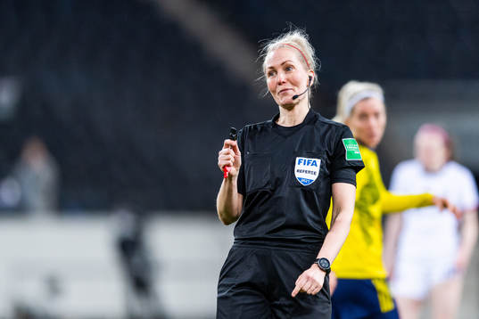Referee Lina Lehtovaara