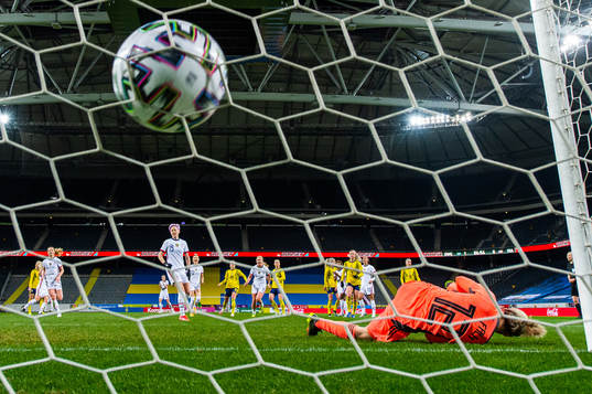 Megan Rapinoe of USA scores 1-1 behind goalkeeper Jennifer