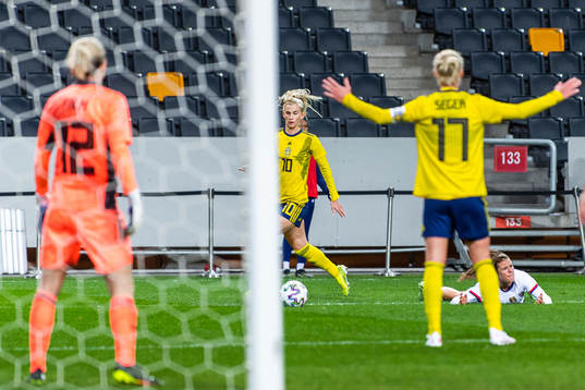 Sofia Jakobsson of Sweden with the ball as USA is awarded a