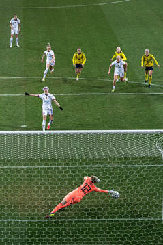 Megan Rapinoe of USA scores the 1-1 goal behind goalkeeper
