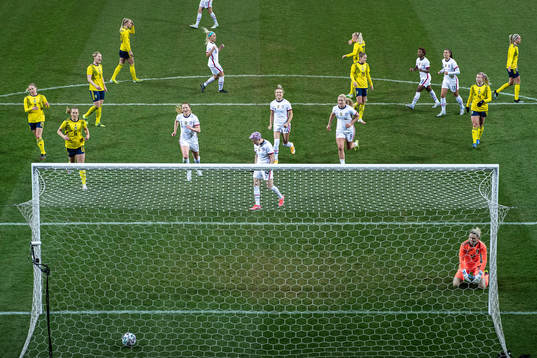 Megan Rapinoe of USA celebrate the 1-1 goal while