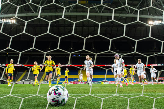 Megan Rapinoe of USA celebrate the 1-1 goal
