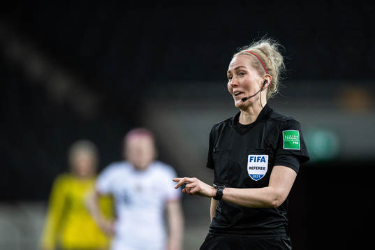 Referee Lina Lehtovaara
