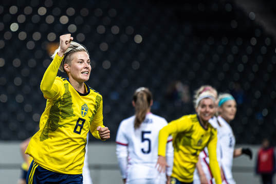 Lina Hurtig of Sweden celebrate