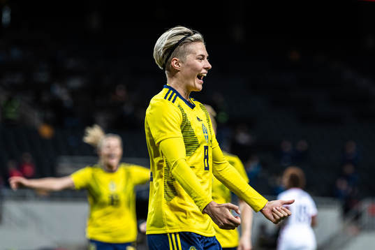 Lina Hurtig of Sweden celebrate