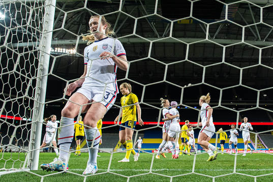 Megan Rapinoe of USA celebrate scoring the 1-1 goal while